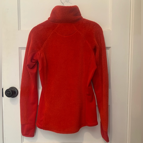 Patagonia R2 Red Fleece Jacket - Picture 3 of 16